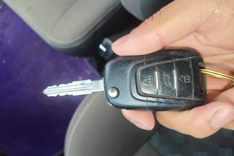 Used SAIC MAXUS Xintu V80 2018 2.5T 6-Speed Manual Aoyuntong Short Wheelbase Mid-Height 5-6 Seater
