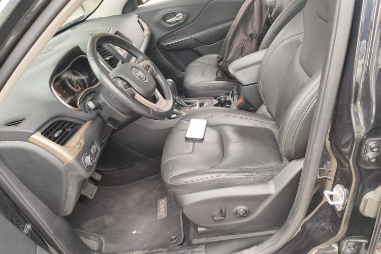 Used Jeep Cherokee 2017 2.0L Superior Edition