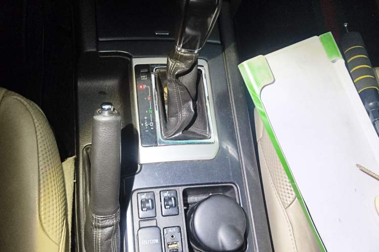 Used Toyota Prado 2010 4.0L Automatic TX-L Gear Lever