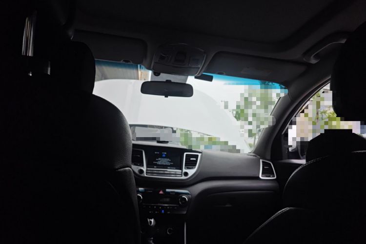 Used Hyundai Tucson 2015 1.6T Dual-Clutch Two-Wheel-Drive Smart Model Headliner