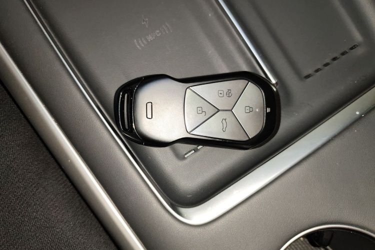 Used XPeng G9 2025 725 with Ultra-Long Range Max Vehicle Key