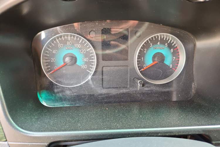 Used Jinbei Hiace X30 2023 1.5L Super-Comfortable Passenger Van 5/6/7-Seater Non-Air-Conditioned Version Model SWC15M
