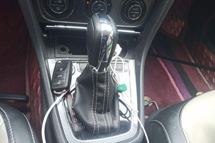 Used Volkswagen Cross Lavida 2014 1.6L Automatic Gear Lever