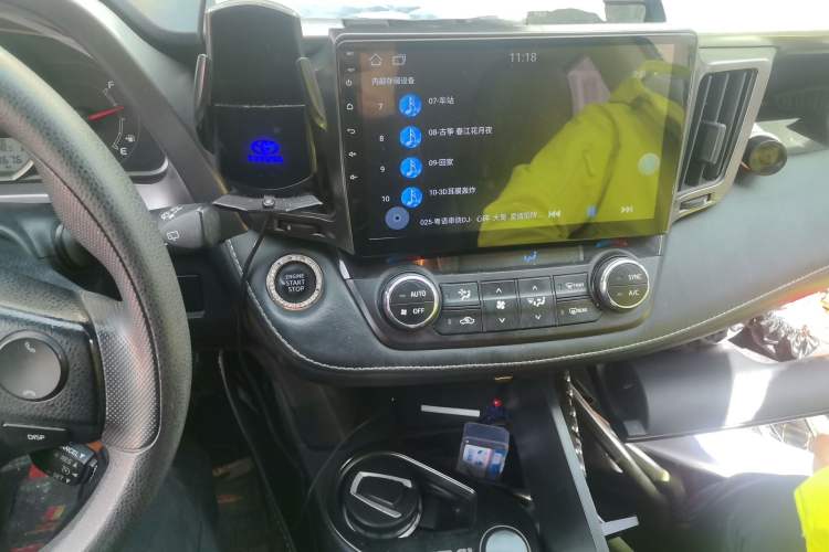 Used Toyota RAV4 2016 2.0L CVT Two-Wheel Drive Fashion Edition China V Standard Audio And AC Panel