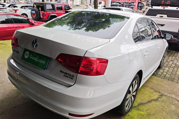 Used Volkswagen Sagitar 2015 230TSI Automatic Luxury Model Rear Right 45 Deg