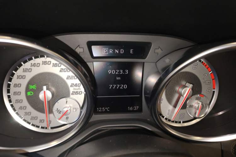 Used Mercedes-Benz SLK-Class 2011 SLK 200 Fashion Model