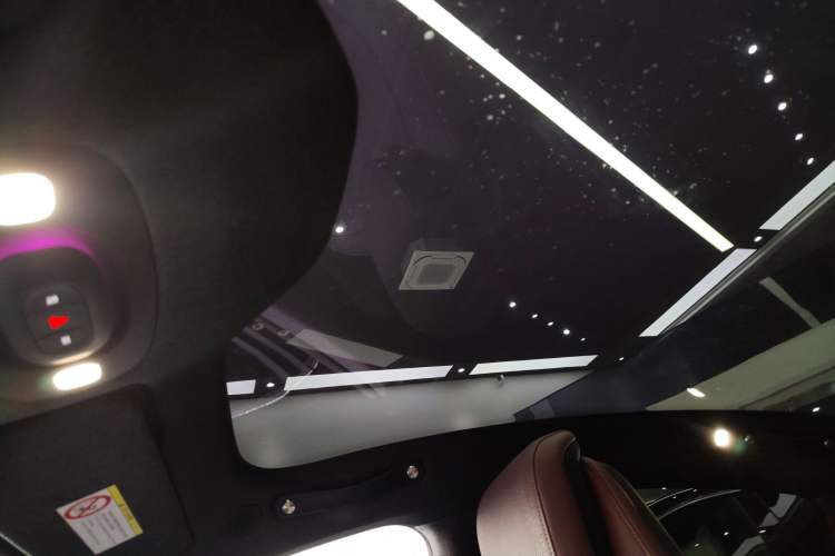 Used Xiaomi Auto SU7 2024 Rear-Drive Ultra-Long Range Advanced Pro-Level Intelligent Driving Version Headliner