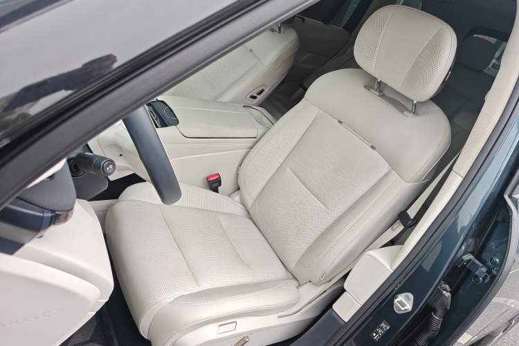 Used Lynk & Co 900 2025 2.0T Ultra Left Front Seat