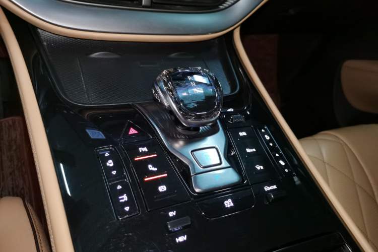 Used Denza D9 2024 DM-i 980 Four-Wheel Drive Prestige Model Gear Lever