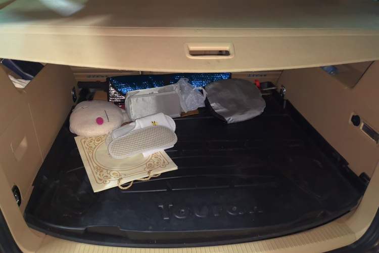 Used Volkswagen Touran 2011 1.4T DSG ZhiZhen Edition 5 Seats Trunk