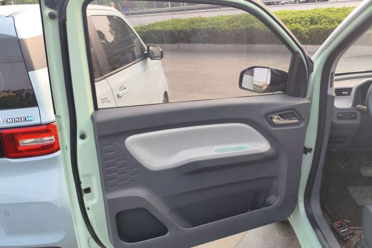 Used Wuling Hongguang MINIEV 2022 Macaron Premium Model – Lithium Iron Phosphate