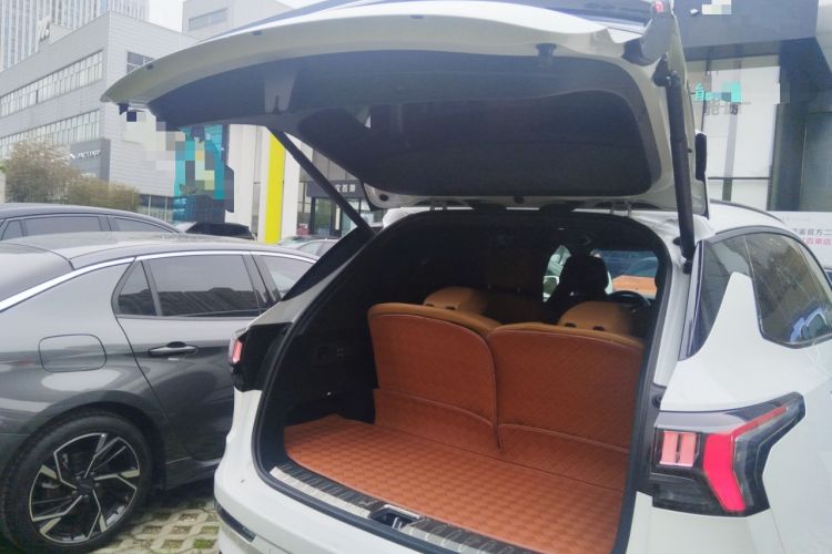 Used Lynk & Co 09 2021 2.0T Halo Six-Seater
