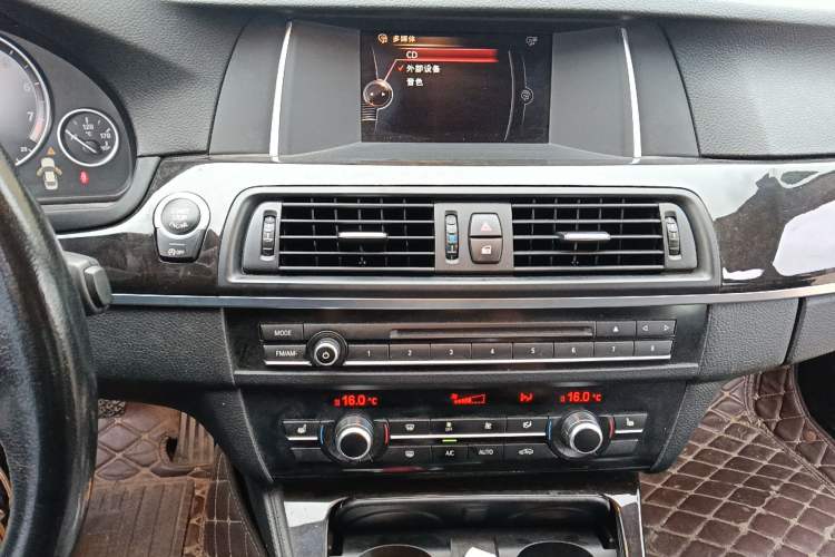 Used BMW 5 Series 2014 525Li Leading Model
