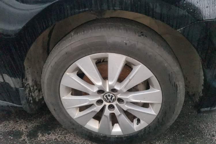 Used Volkswagen Lavida 2013 Revised Version 1.4 TSI DSG Comfort Edition Right Front Wheel Hub