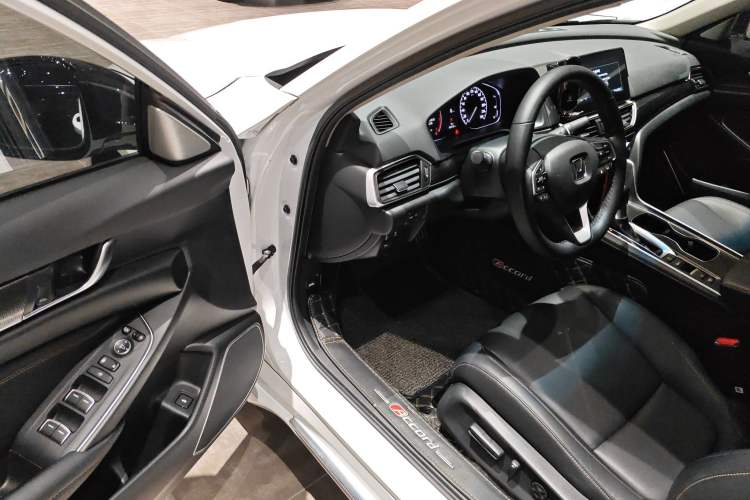 Used Honda Accord 2022 260TURBO Phantom Night · Prestige Edition Driver Seat