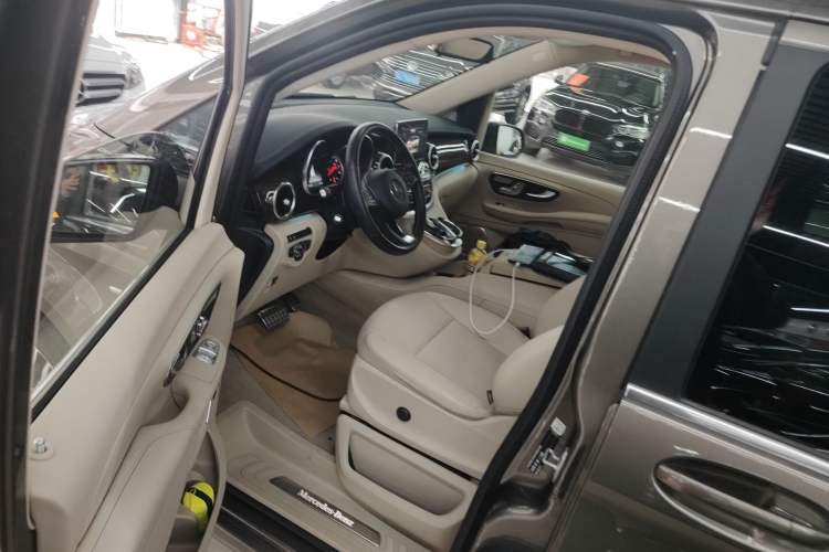 Used Mercedes-Benz V-Class 2017 V 260 Prestige Edition