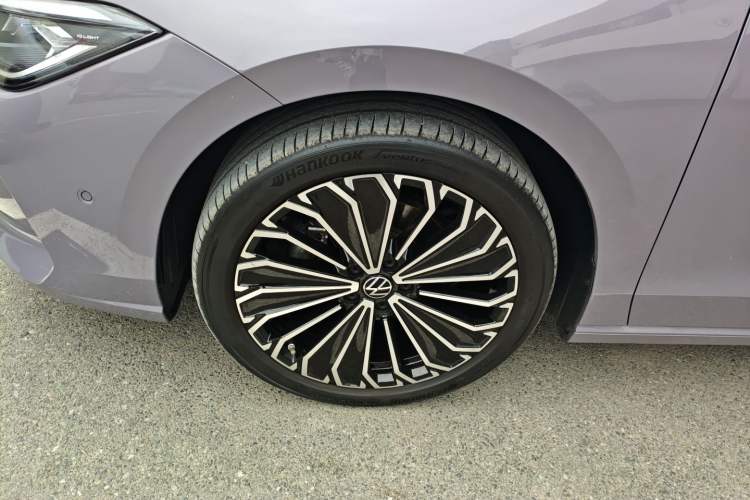 Used Volkswagen Passat 2025 Pro 380TSI Dragon Supreme Edition
