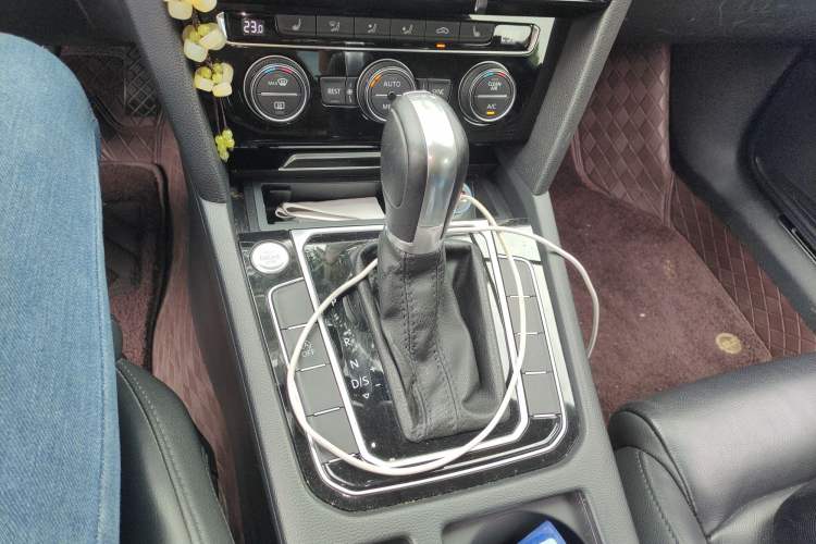 Used Volkswagen Magotan 2018 Facelift 330TSI DSG Luxury Model Gear Lever