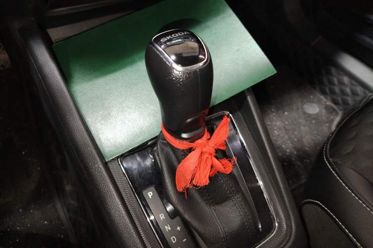 Used Skoda Kamiq 2018 1.5L Automatic Comfort Edition China VI Standard Gear Lever