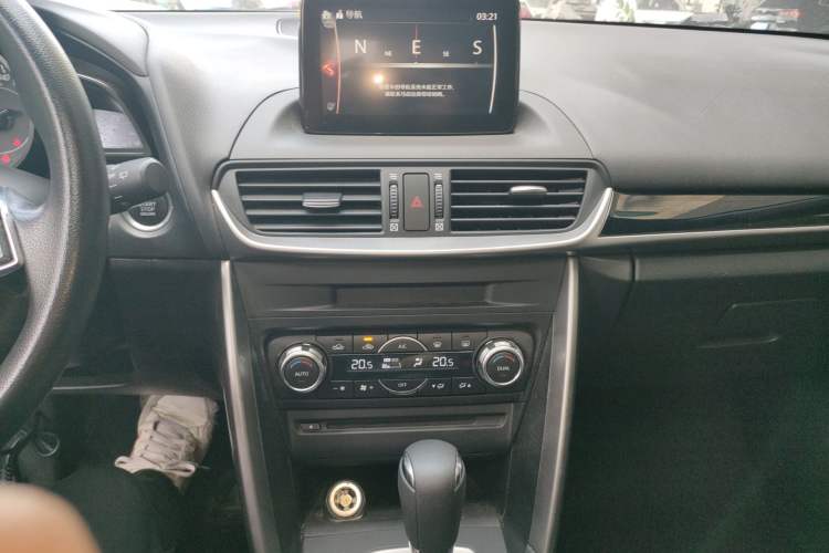 Used Mazda CX-4 2018 2.0L Automatic Two-Wheel Drive Blue Sky Exploration Version China V Standard Audio And AC Panel