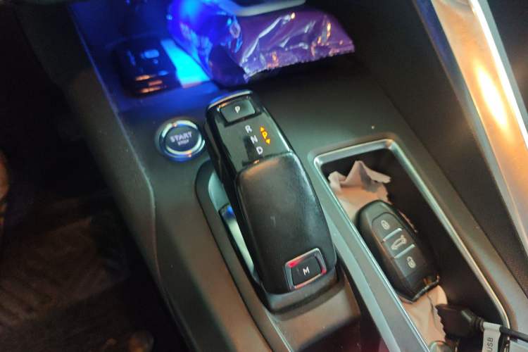 Used Peugeot 5008 2017 350THP 7-Seater Elite Edition Gear Lever