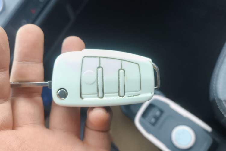 Used Chery QQ Ice Cream 2022 170km Sundae Phosphate Lithium-Ion