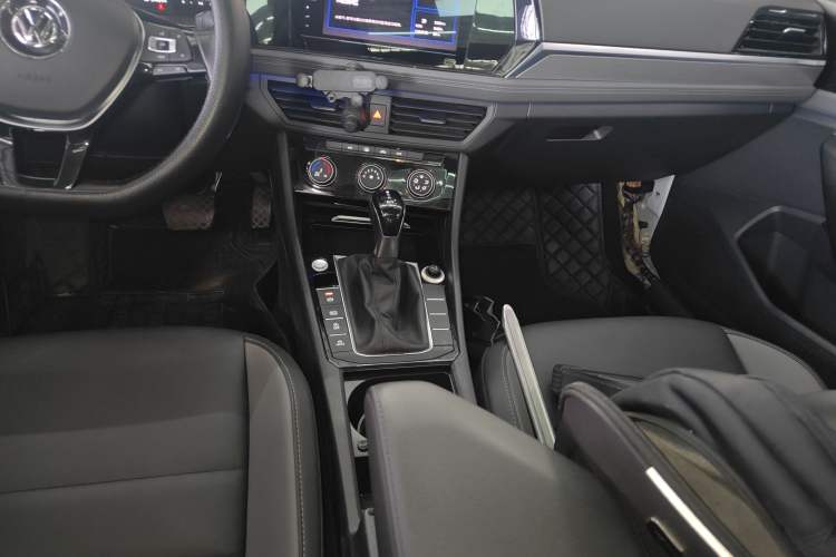 Used Volkswagen Sagitar 2021 280TSI DSG Comfort Connect Edition Gear Lever