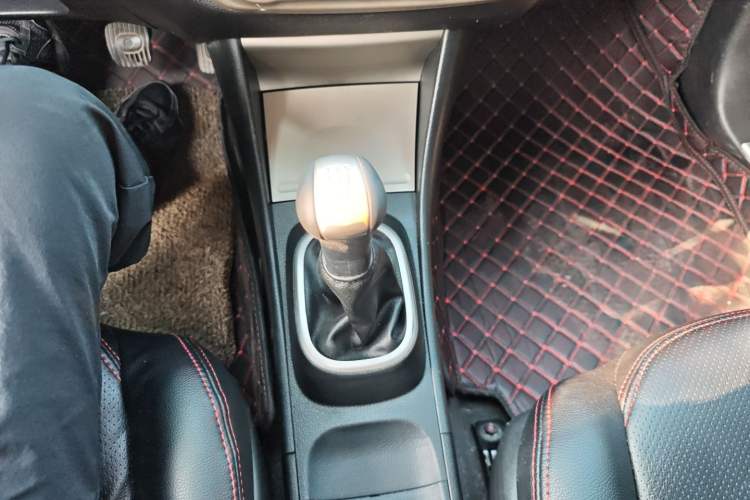 Used Nissan Sylphy 2012 Classic 1.6XE Manual Comfort Edition Gear Lever