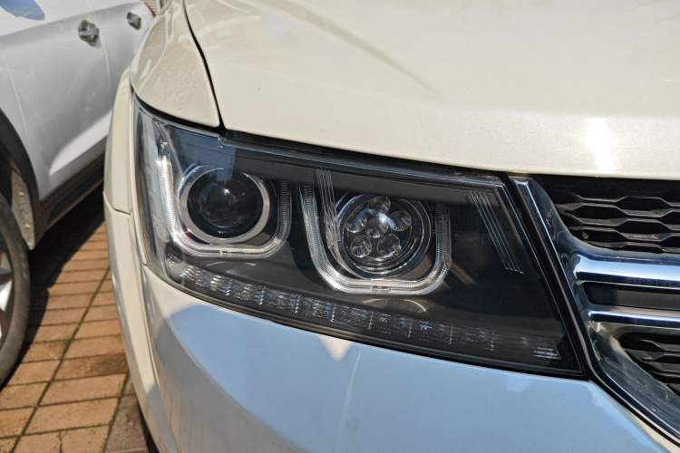 Used Dodge Journey 2013 2.4L Two-Wheel Drive Luxury Version