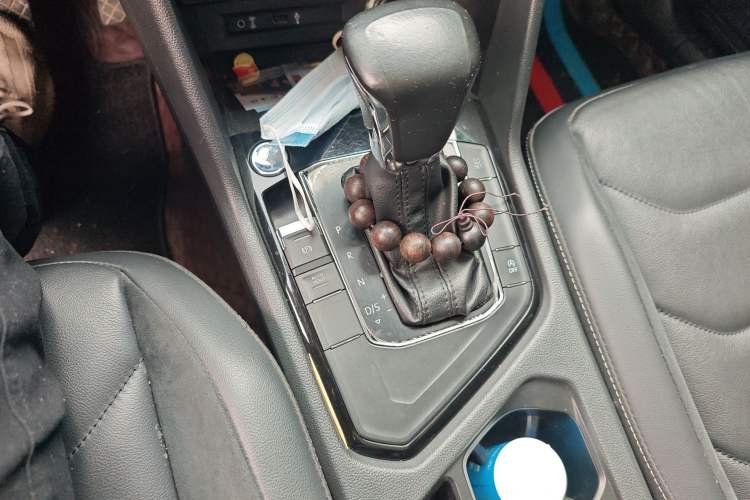 Used Volkswagen Tiguan L 2017 330TSI Automatic Two-Wheel Drive Luxury Edition Gear Lever