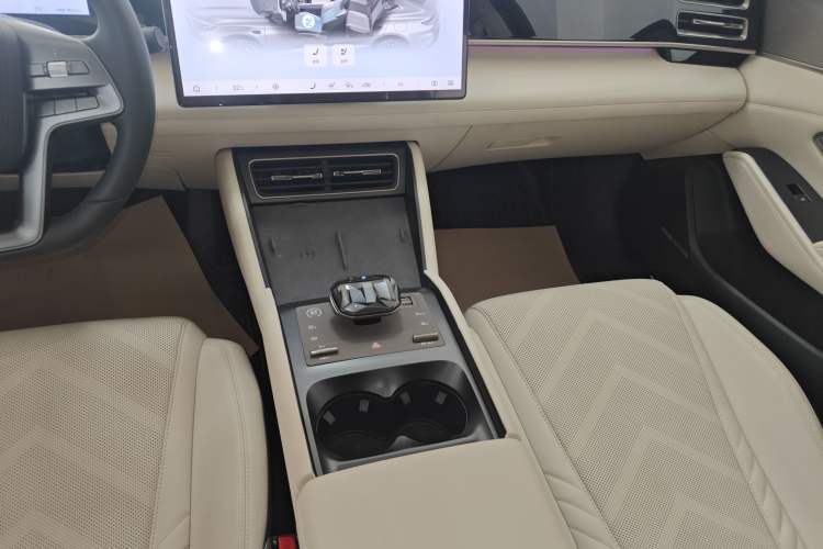 Used BYD Qin L 2025 DM-i Smart Drive 120KM Excellence Model Gear Lever