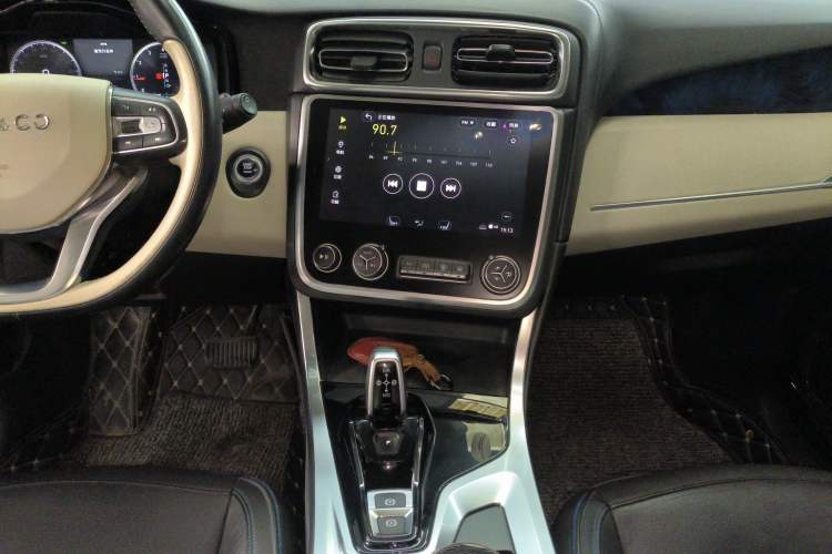 Used Lynk & Co 01 2017 2.0T Two-Wheel Drive Zhaopu Version Audio And AC Panel