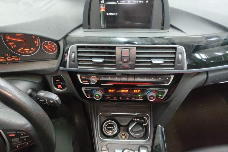 Used BMW 3 Series 2017 320Li Fashion Model Audio And AC Panel
