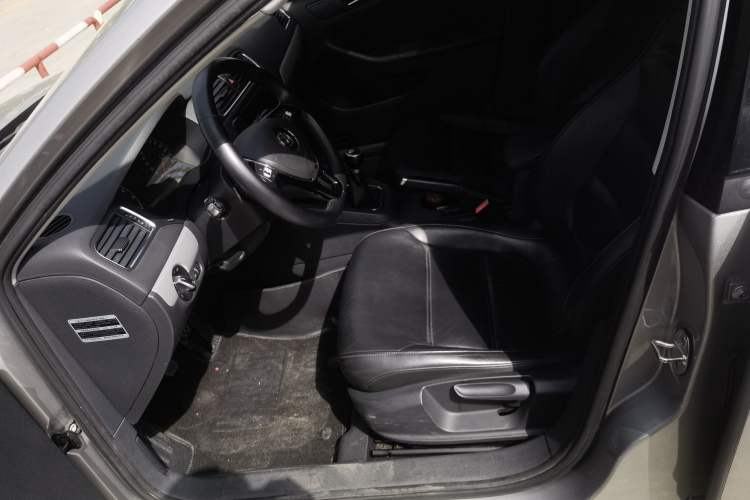 Used Volkswagen Sagitar 2012 1.6L Manual Comfort Model