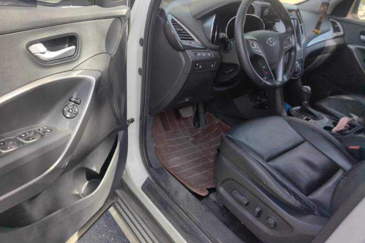 Used Hyundai Santa Fe 2013 Revised Version 2.4L Automatic All-Wheel Drive Smart Type