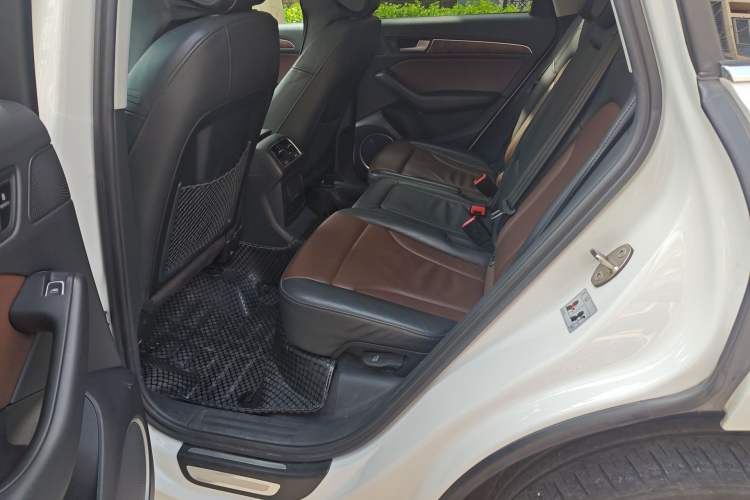 Used Audi Q5 2016 40 TFSI Comfort Model Left Rear Seat