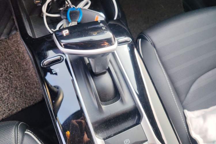 Used Kia K3 2023 1.5L CVT Luxury Edition Gear Lever