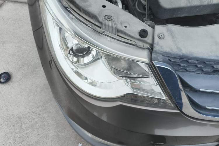 Used Baojun 730 2014 1.5L manual Comfort ESP version 7 seats Right Front Headlight