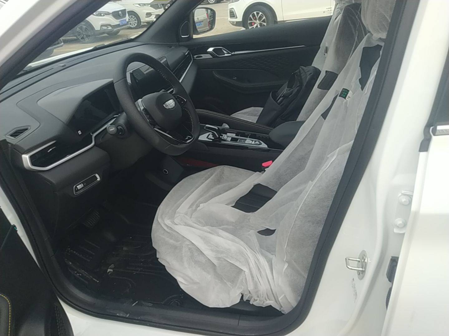 Geely Auto Coolray 2025 Bin Yue L 1.5TD DCT Beyond Edition — снимка 17