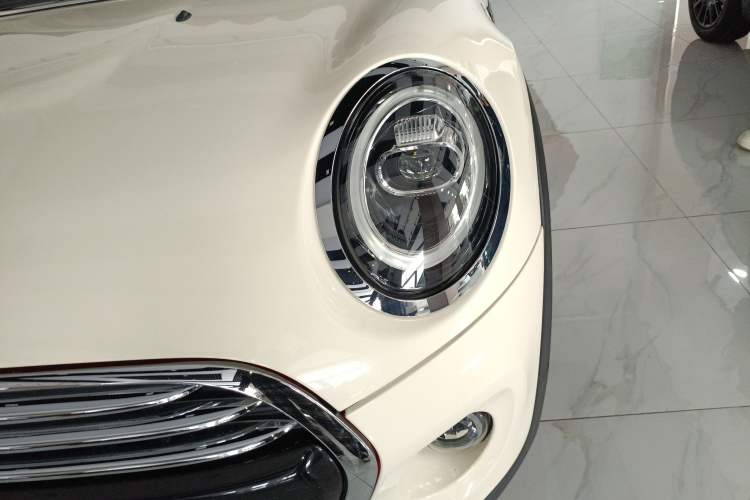 Used MINI 2019 1.5T COOPER Artist
