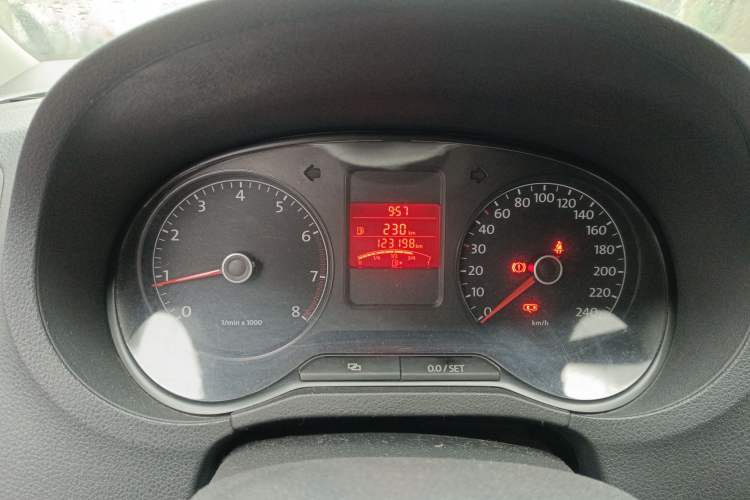 Used Volkswagen Polo 2011 1.6L Manual ZhiShang Edition Instrument Cluster