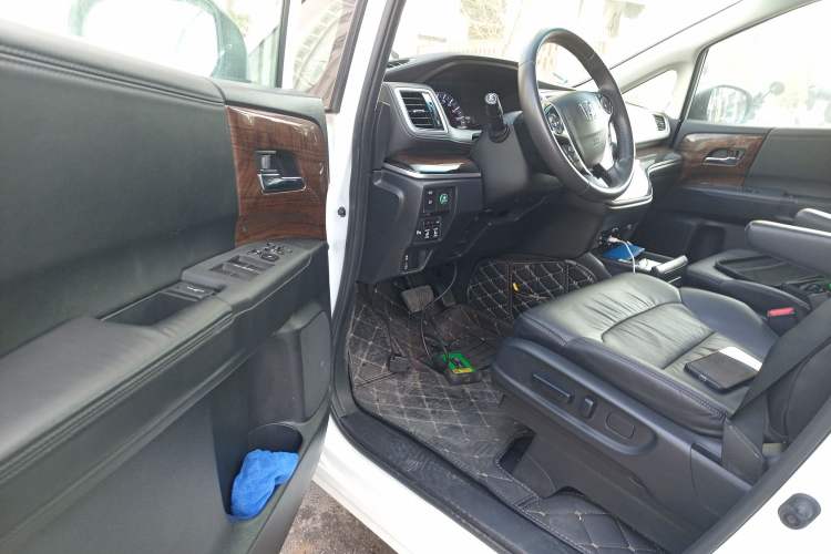 Used Honda Odyssey 2015 Revised Version 2.4L Supreme Edition Driver Seat