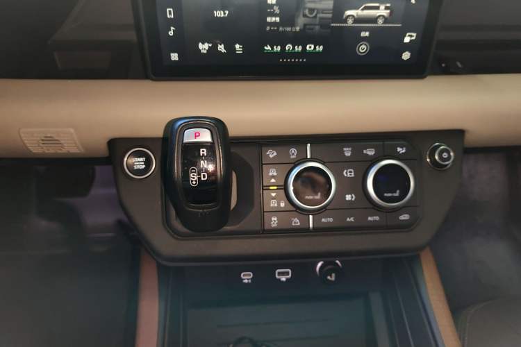 Used Land Rover Defender 2021 110 P400 X-DYNAMIC HSE Gear Lever