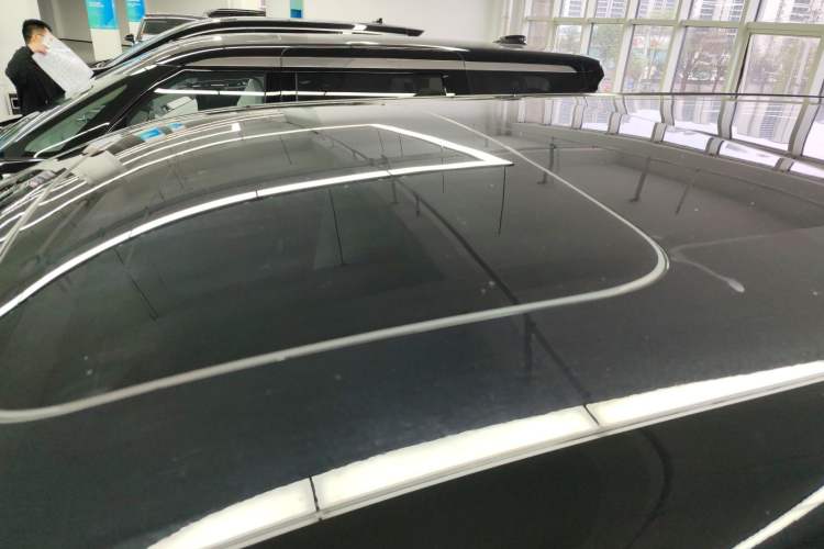 Used Volvo EM90 2025 Ultra Six-Seater Roof