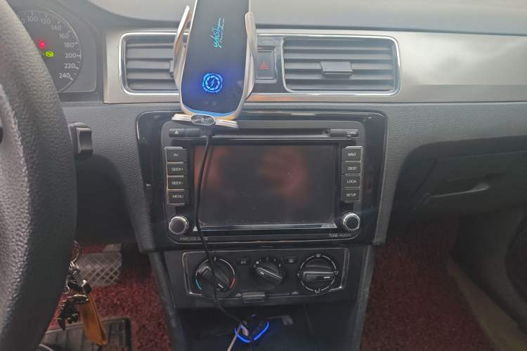 Used Volkswagen Santana 2013 1.6L Automatic Comfort Edition
