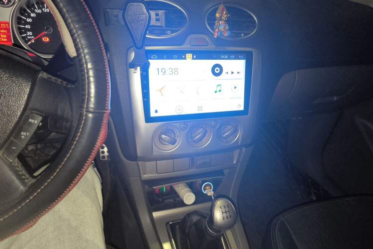 Used Ford Focus 2011 Hatchback 1.8L Manual Comfort Model Audio And AC Panel