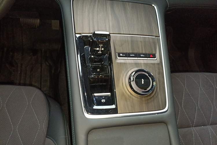 Used Geely Auto Monjaro L 2025 Dongfang Yao 2.0TD Automatic Lanxing Edition Gear Lever