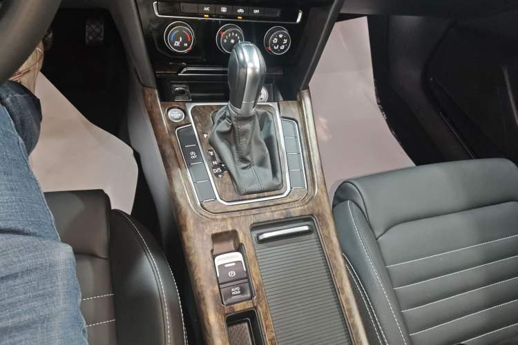 Used Volkswagen Magotan 2020 280TSI DSG Comfort Edition Gear Lever