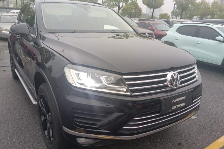 Used Volkswagen Touareg 2017 3.0 TSI Touareg Edition Front Right 45 Deg