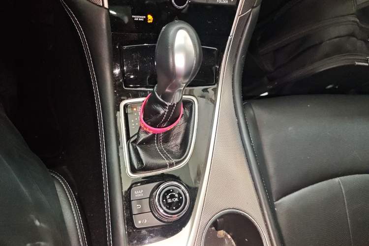 Used Infiniti Q50L 2016 2.0T Enjoyment Edition Gear Lever